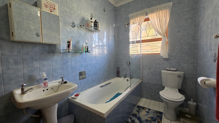 4 Bedroom Property for Sale in Strelitzia Park Eastern Cape